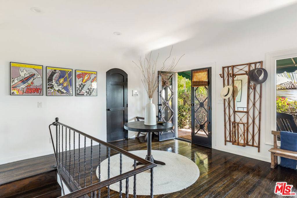 Los Angeles, CA 90069,8272 Marmont LN