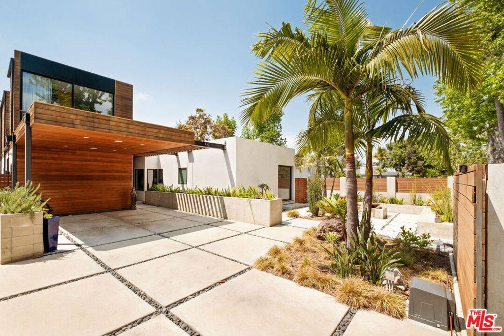 Sherman Oaks, CA 91423,4951 Nagle AVE