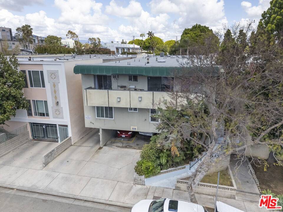 West Hollywood, CA 90046,936 N Orange Grove AVE