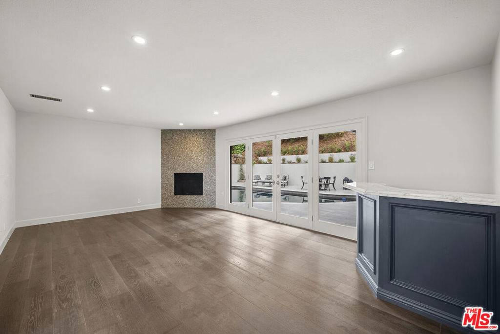 Sherman Oaks, CA 91403,3361 Scadlock LN