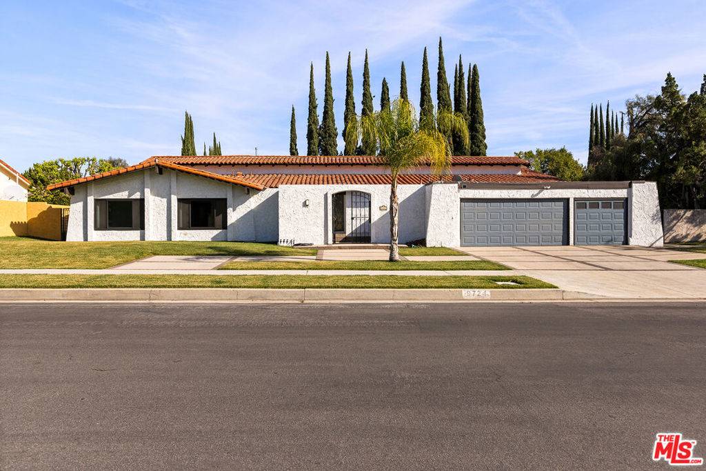 Northridge, CA 91324,9724 Bothwell RD