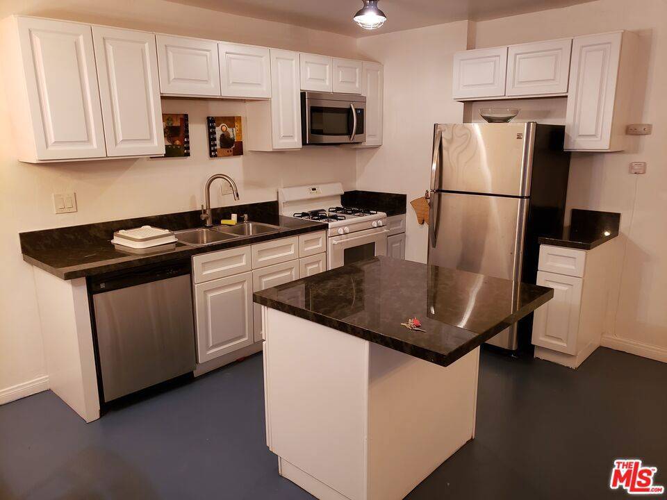 Van Nuys, CA 91405,13757 VANOWEN ST #2
