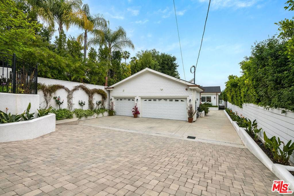 Sherman Oaks, CA 91403,14539 Valley Vista BLVD