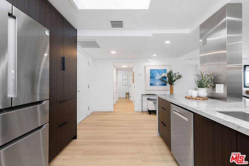 Marina Del Rey, CA 90292,13600 Marina Pointe DR #1612