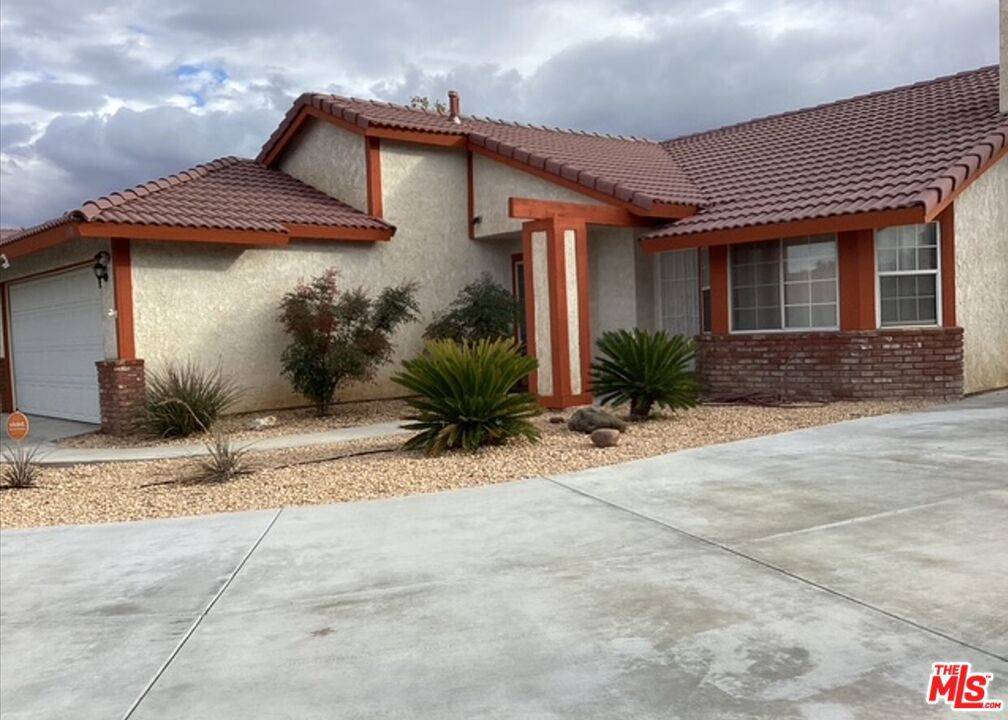 Lancaster, CA 93535,1518 E Avenue J12