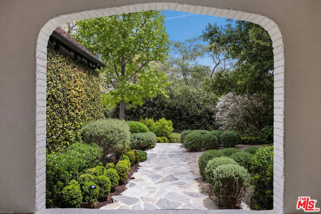 Los Angeles, CA 90049,13176 Boca De Canon LN
