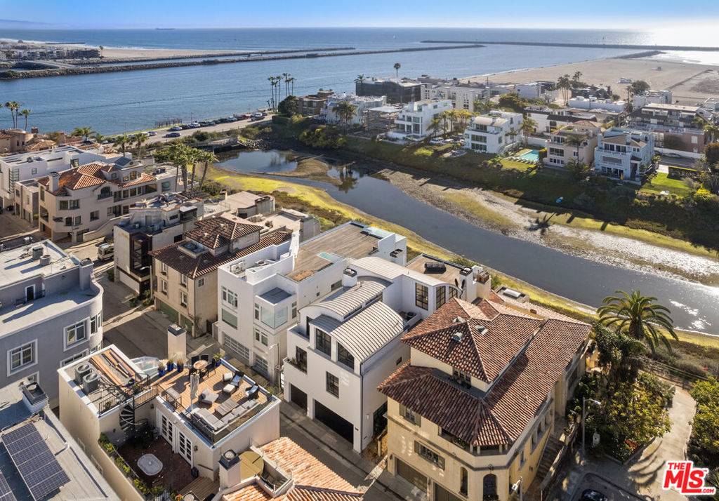 Marina Del Rey, CA 90292,5405 Via Donte