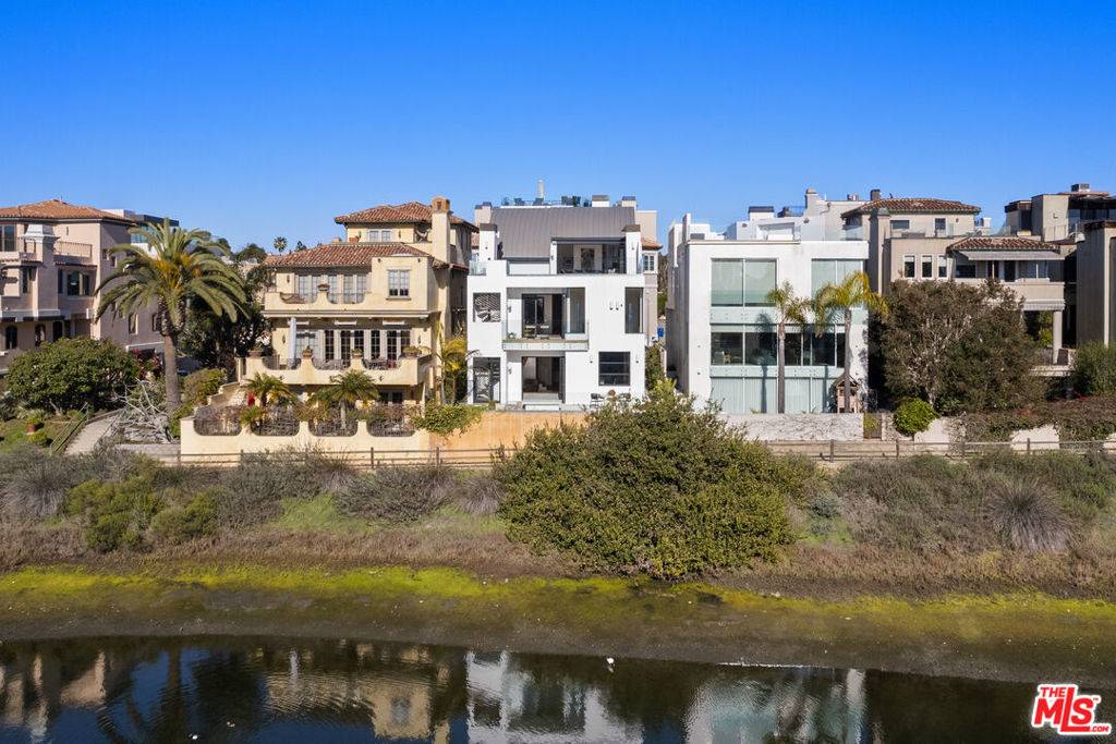 Marina Del Rey, CA 90292,5405 Via Donte