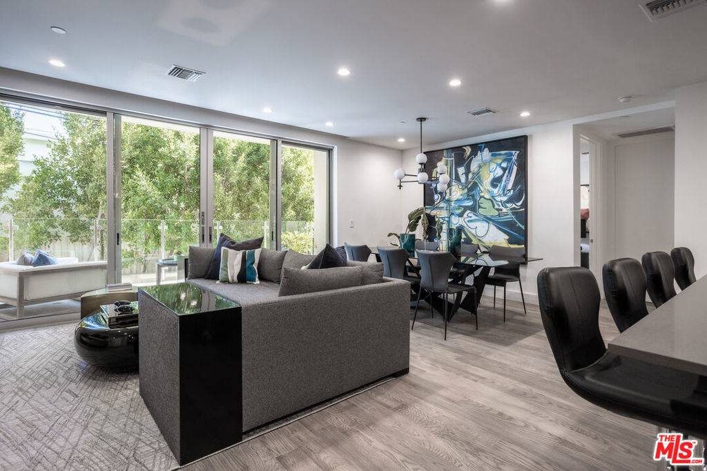 Los Angeles, CA 90069,728 N Sweetzer AVE #315