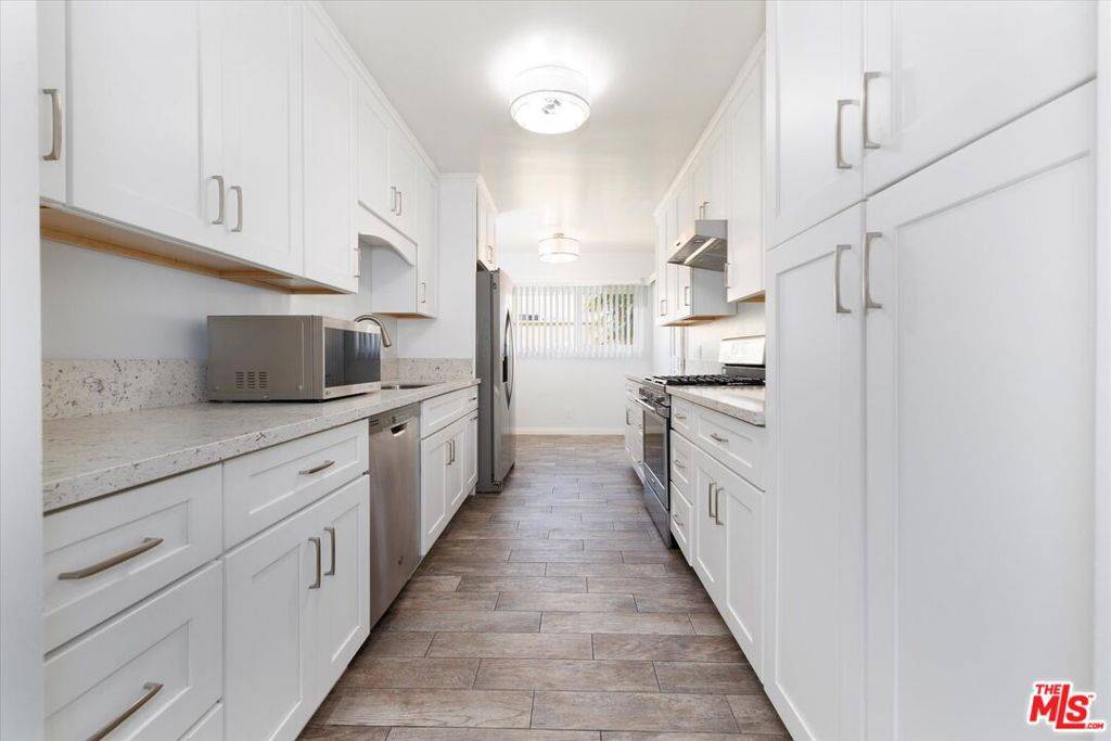 North Hollywood, CA 91606,6225 Coldwater Canyon AVE #104