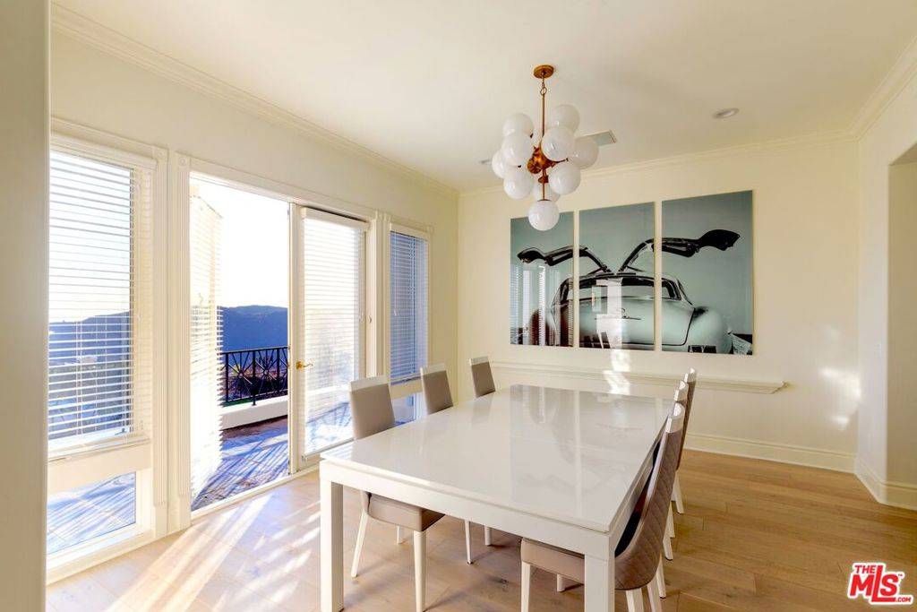 Pacific Palisades, CA 90272,16671 Calle Brittany
