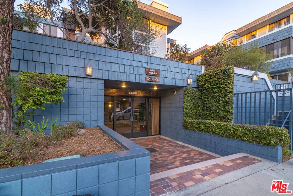 Marina Del Rey, CA 90292,4600 Via Dolce #305