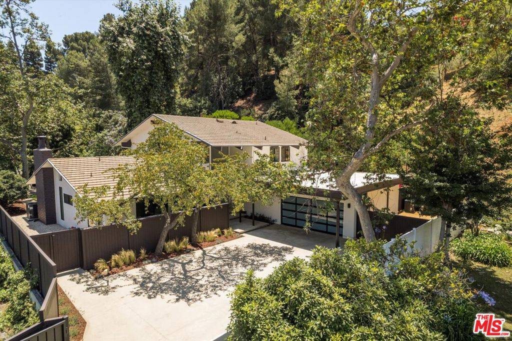 Los Angeles, CA 90049,2313 Banyan DR