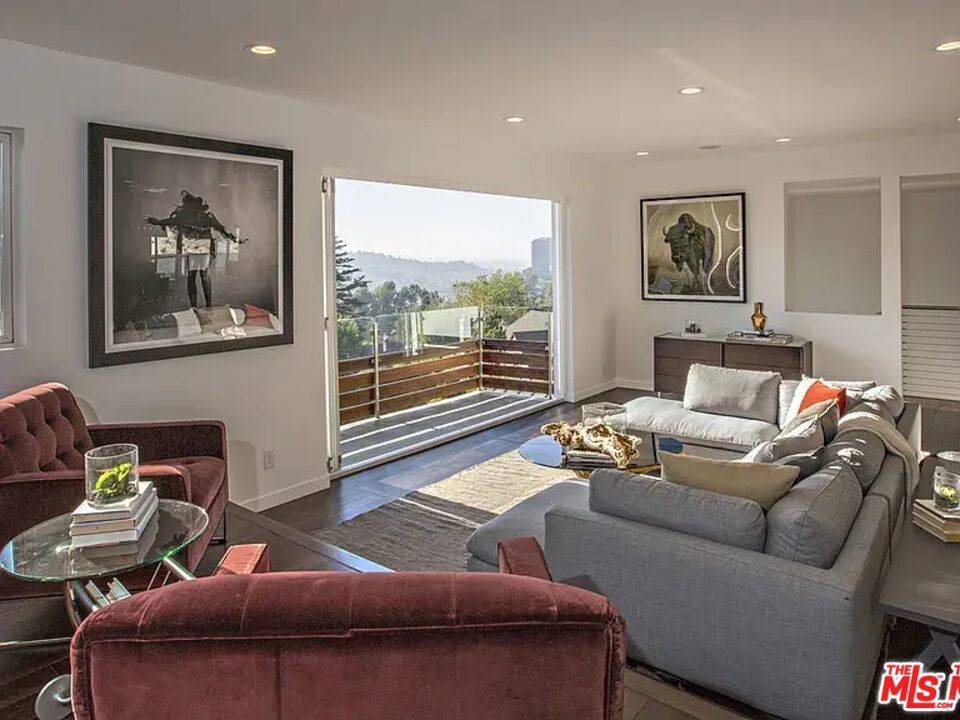 Los Angeles, CA 90068,3319 Charleston WAY