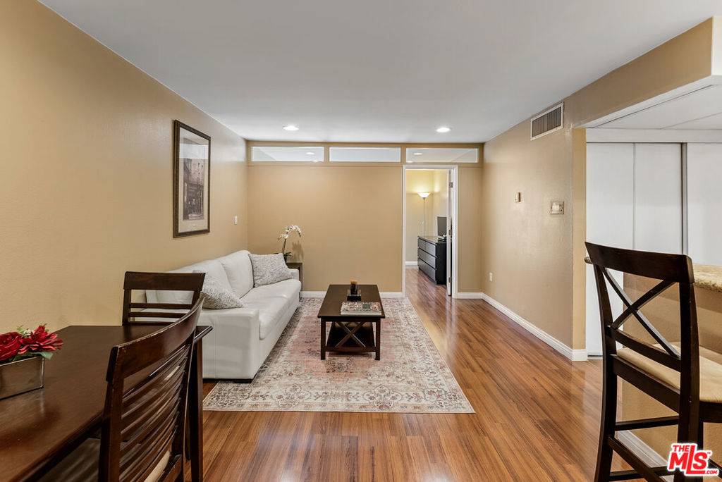 Valley Village, CA 91607,5257 Radford AVE #103