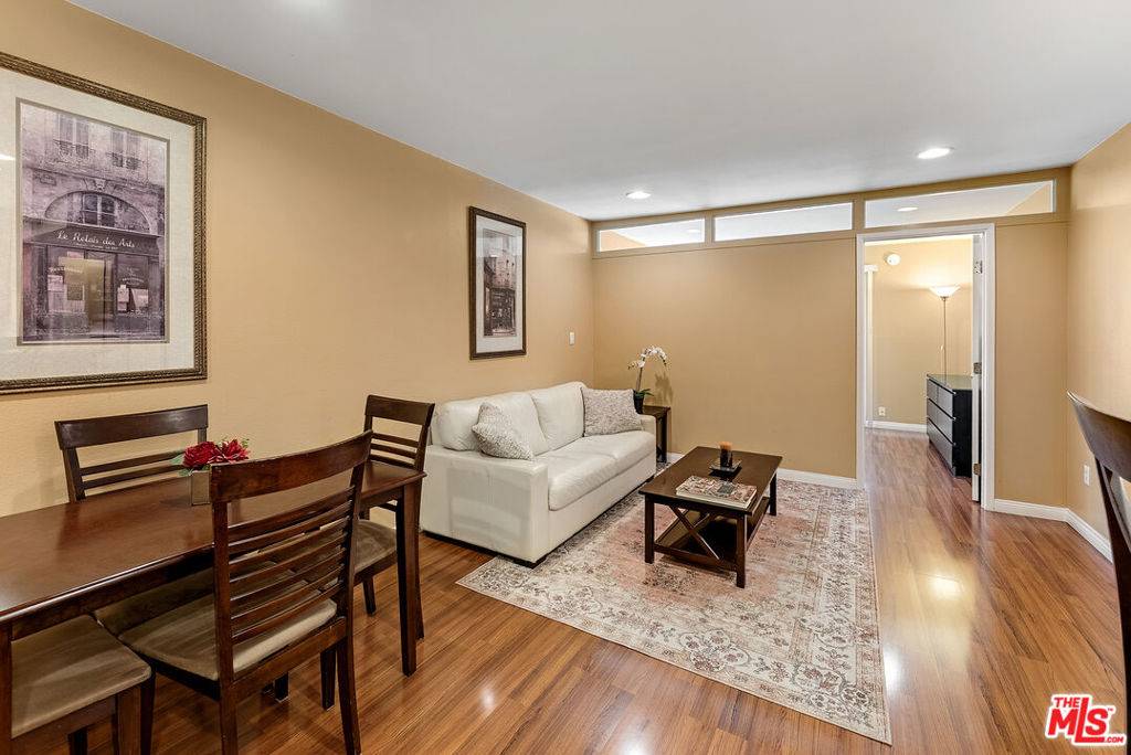 Valley Village, CA 91607,5257 Radford AVE #103