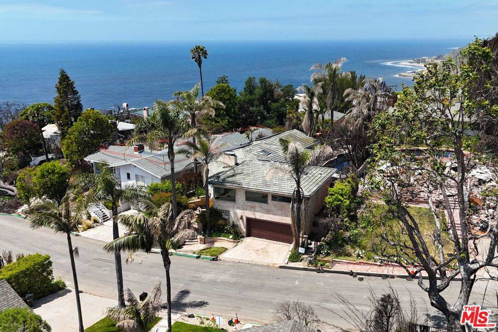 Pacific Palisades, CA 90272,227 Quadro Vecchio DR