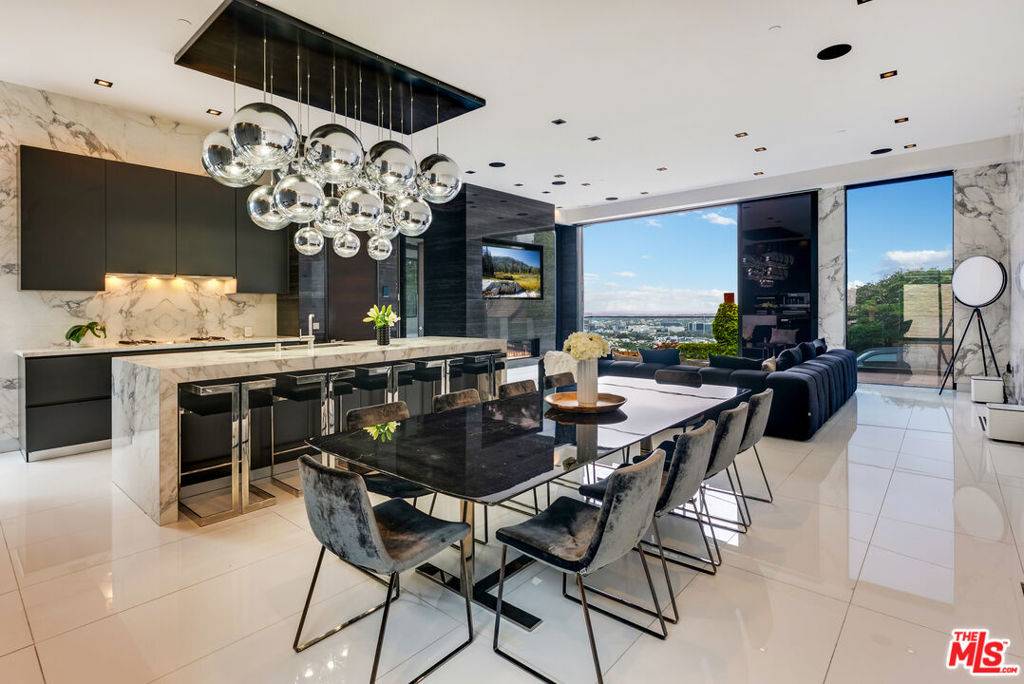 Los Angeles, CA 90069,1545 Marlay DR