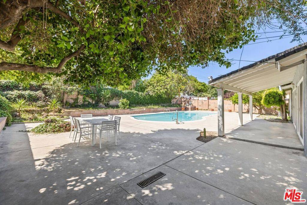 Woodland Hills, CA 91367,23414 Dolorosa ST