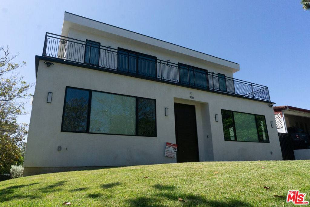 Los Angeles, CA 90064,10360 Ilona AVE