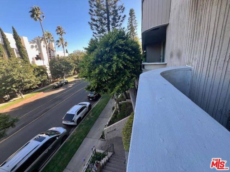 Los Angeles, CA 90049,11645 Montana AVE #102