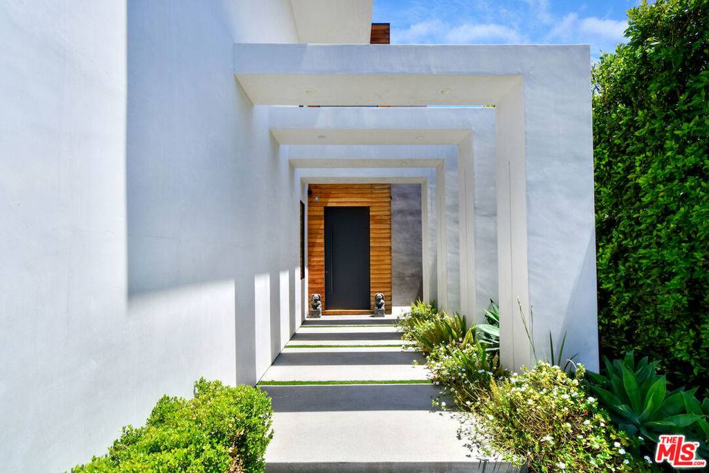 Sherman Oaks, CA 91401,5316 Lennox