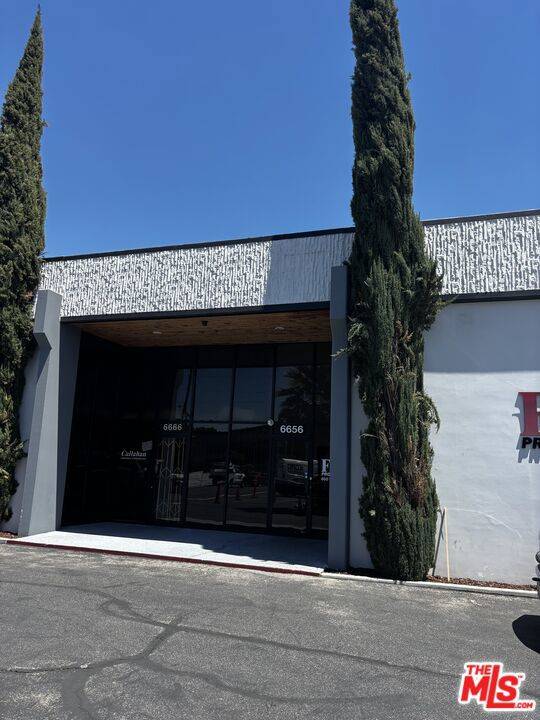 Van Nuys, CA 91406,6656 Valjean AVE
