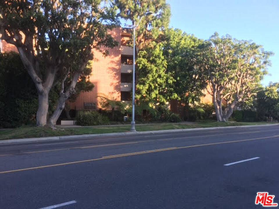 Los Angeles, CA 90049,11750 W Sunset BLVD #122