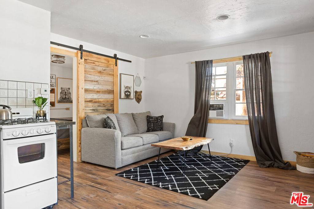 Sugarloaf, CA 92386,548 Spruce LN