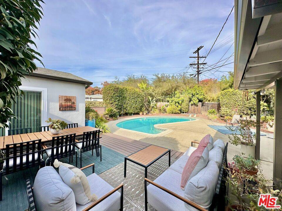 Los Angeles, CA 90032,2132 Mcpherson PL