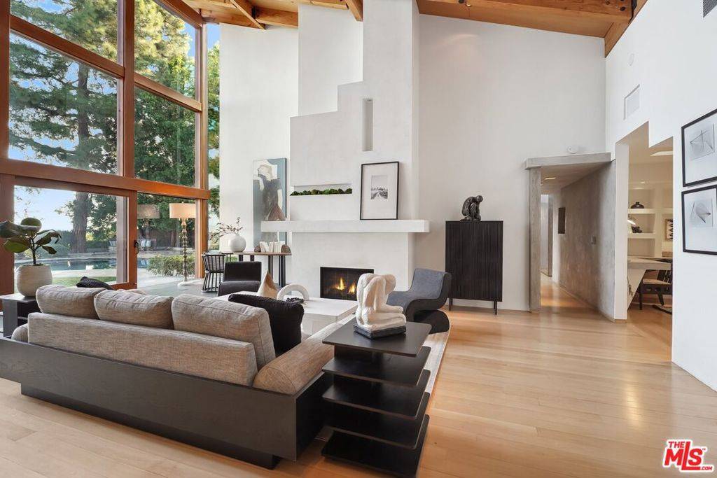 Los Angeles, CA 90077,2238 Stradella RD