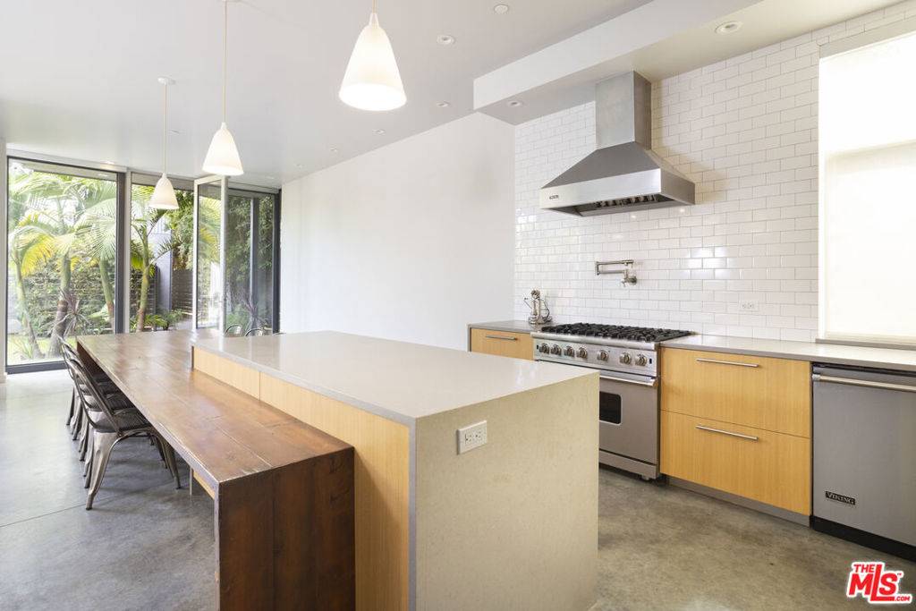 Venice, CA 90291,707 Flower AVE