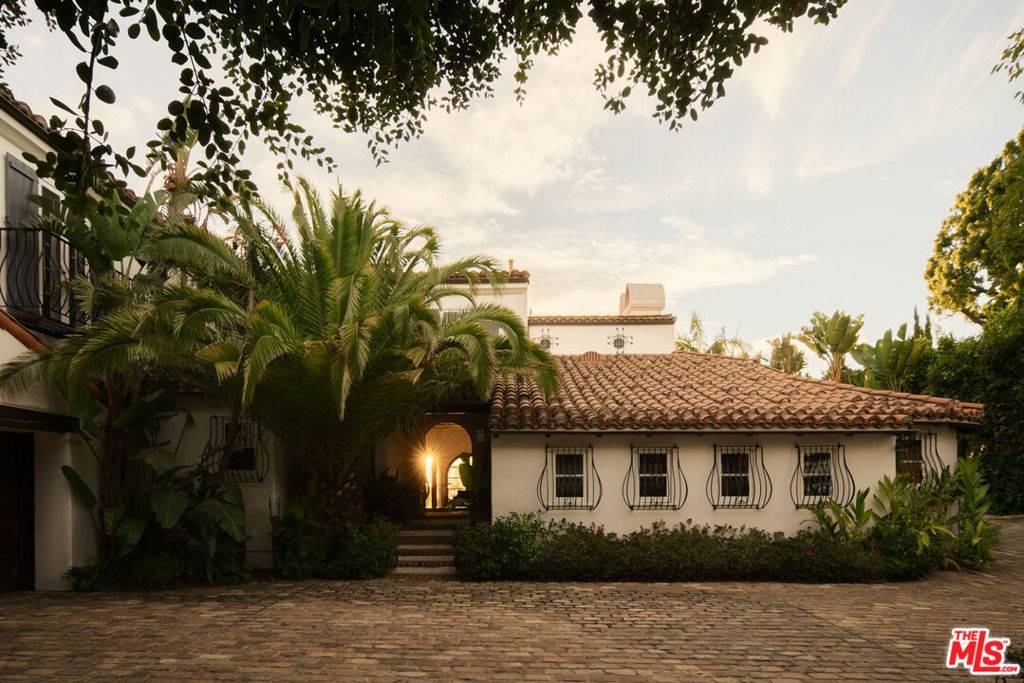 Beverly Hills, CA 90210,1665 Summitridge DR