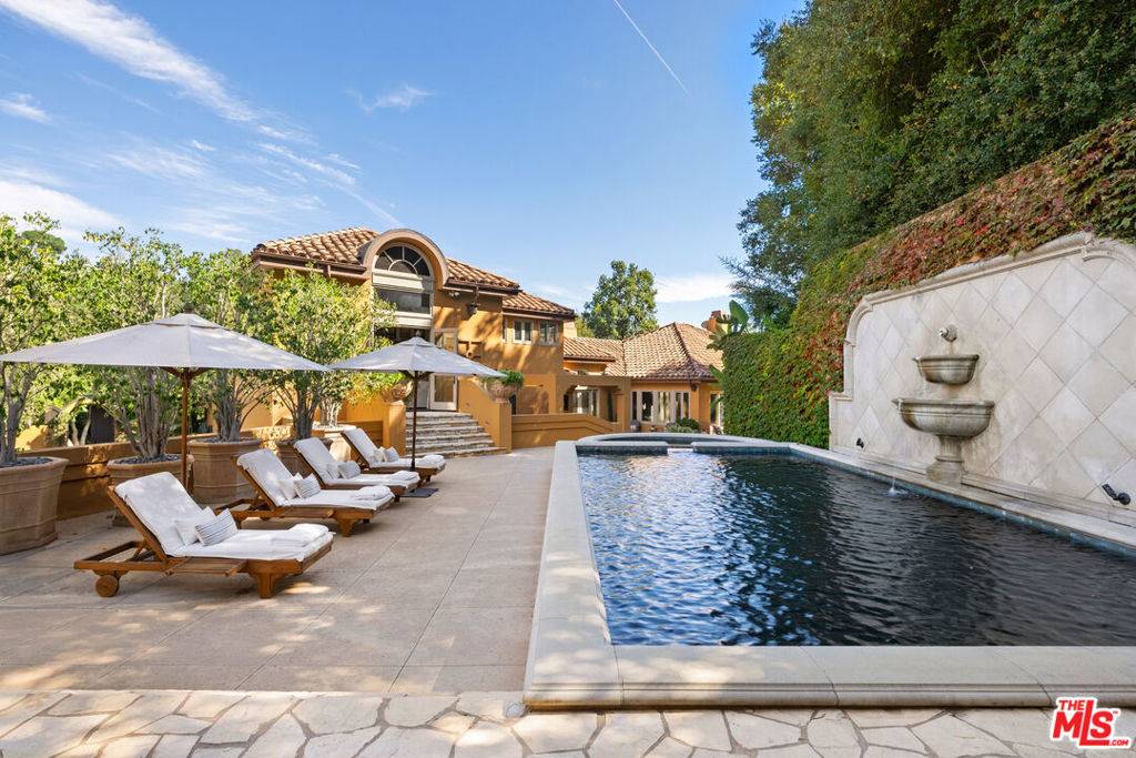 Beverly Hills, CA 90210,2719 BENEDICT CANYON DR