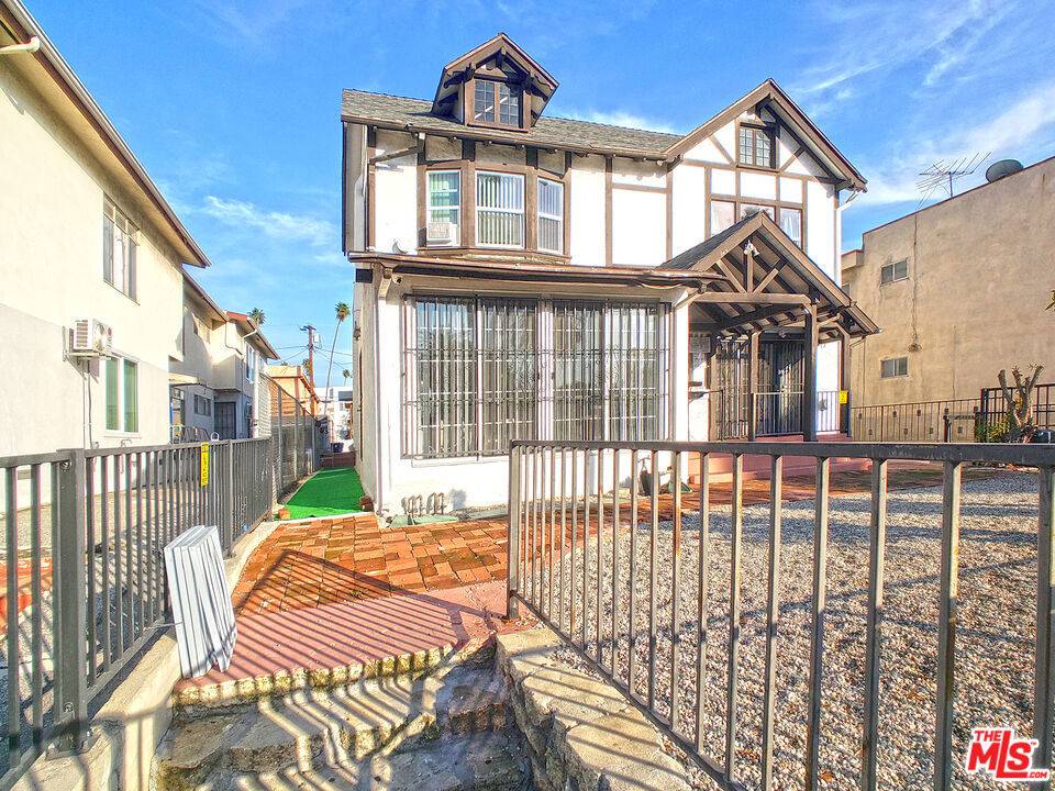 Los Angeles, CA 90020,336 S Wilton PL
