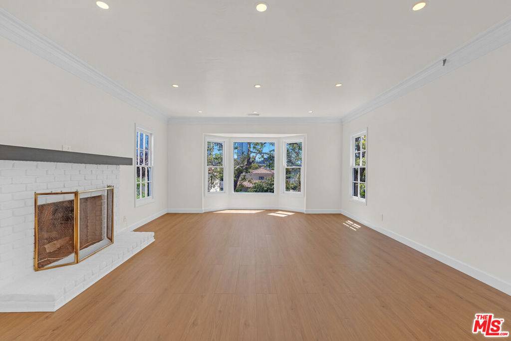 Los Angeles, CA 90025,1939 Holmby AVE