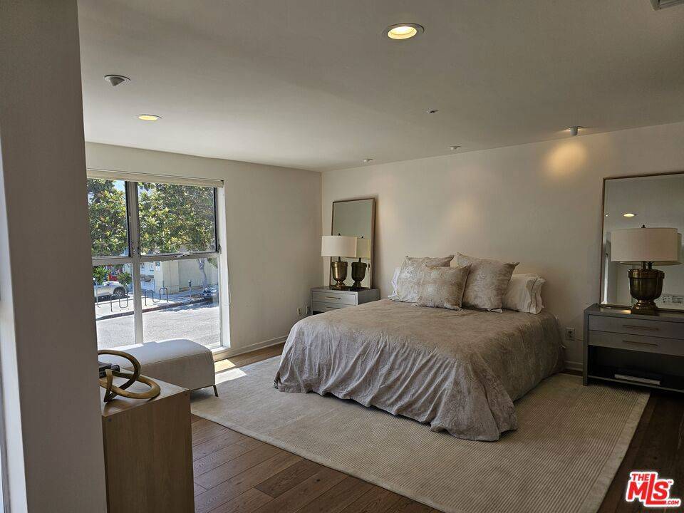 Santa Monica, CA 90404,1617 Broadway #B