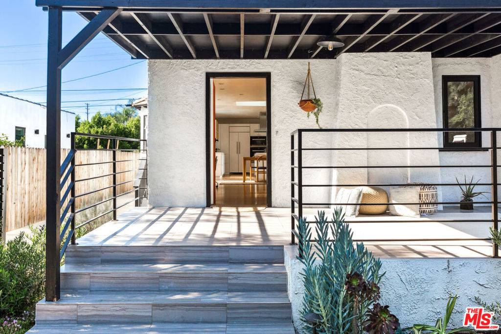 Los Angeles, CA 90041,1491 Oak Grove DR
