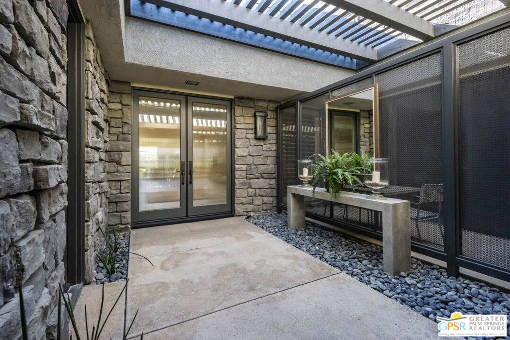Rancho Mirage, CA 92270,8 Surrey CT