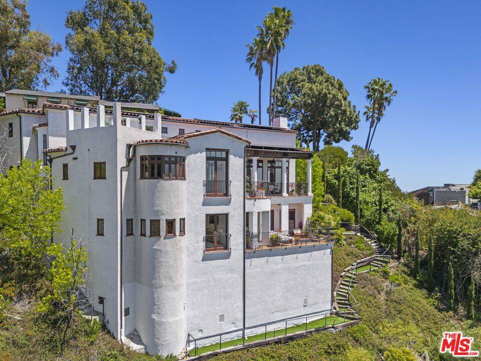 Beverly Hills, CA 90210,1381 Summitridge DR