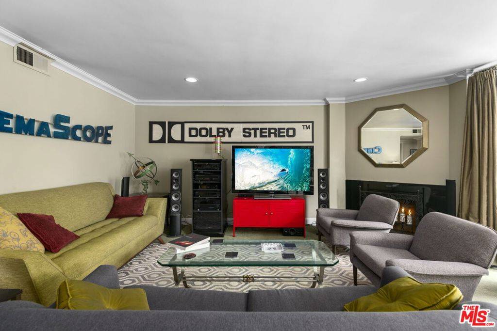 Culver City, CA 90230,6555 Green Valley CIR #215