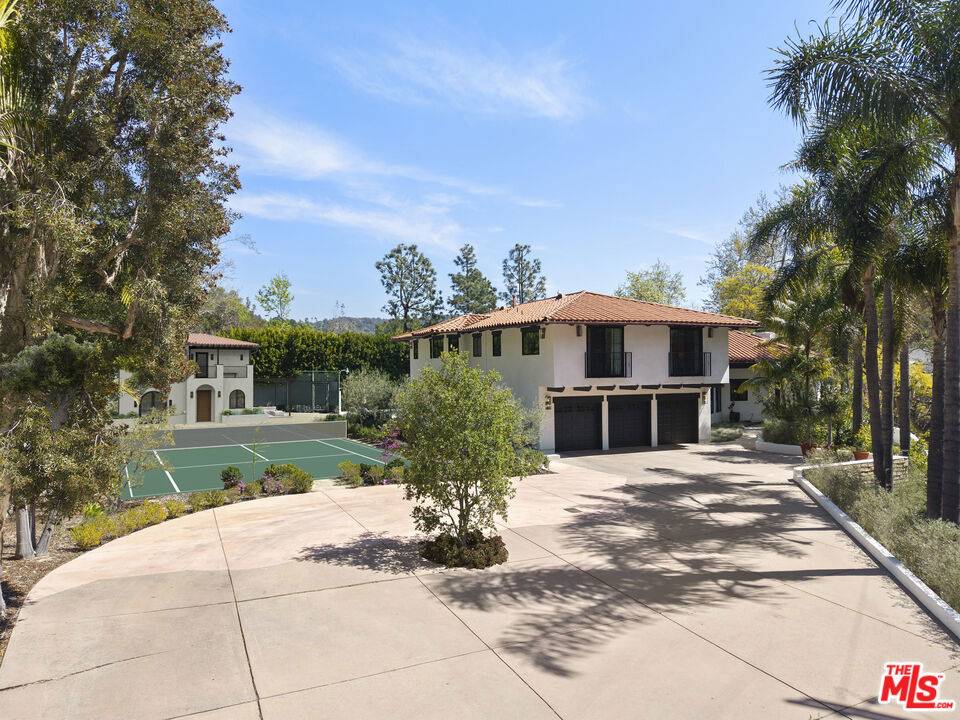 Los Angeles, CA 90046,7651 Willow Glen RD
