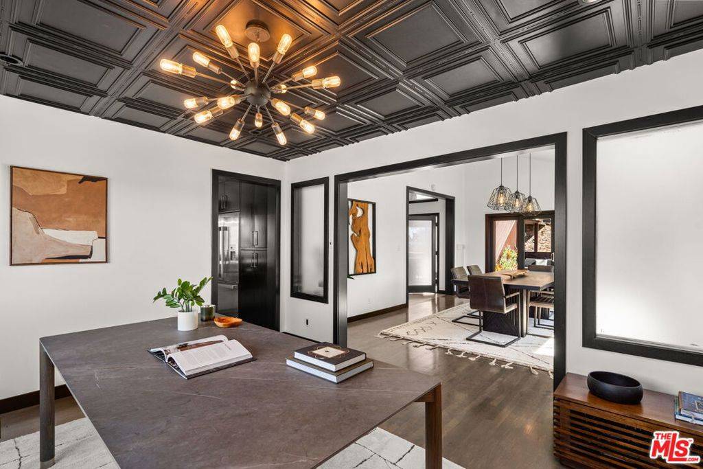 Agoura Hills, CA 91301,28207 Laura La Plante DR