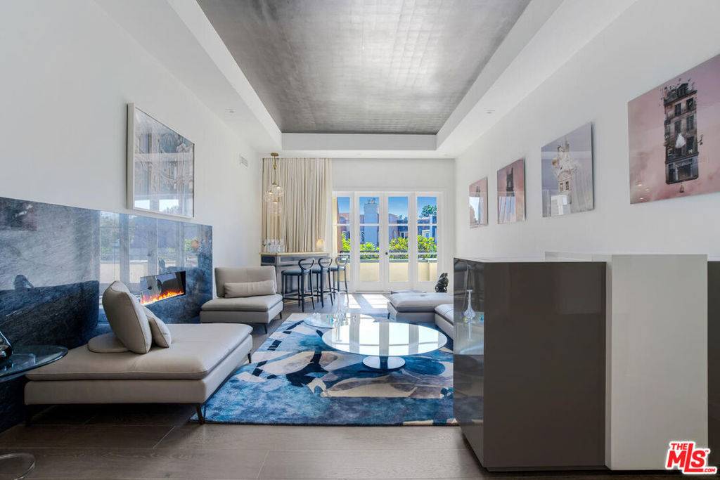 Los Angeles, CA 90067,10100 Empyrean WAY #301