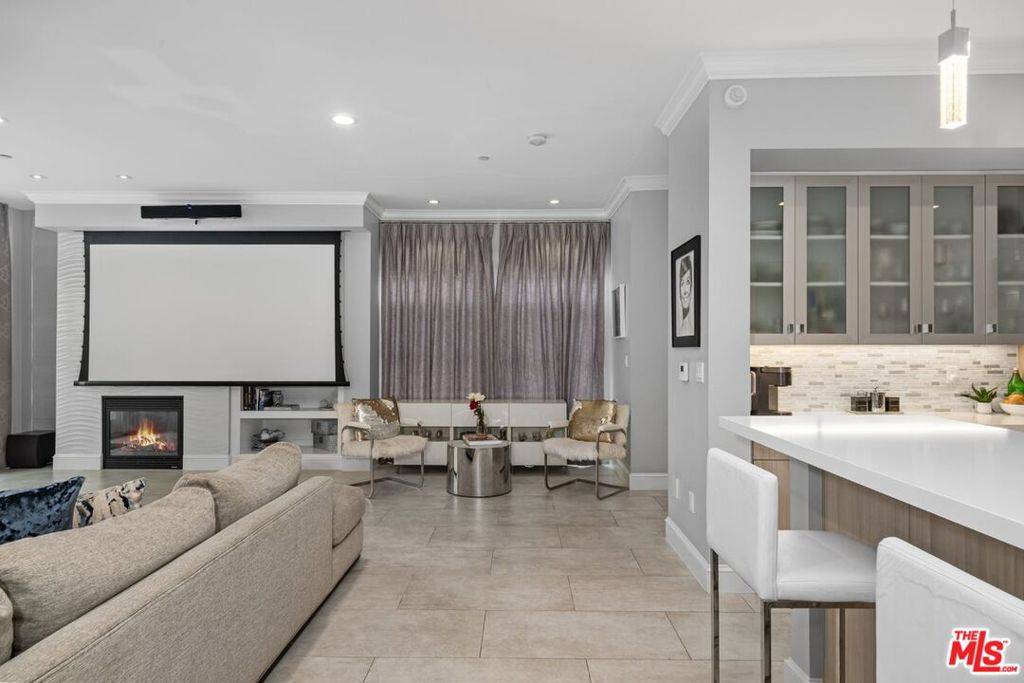 Los Angeles, CA 90094,6099 S Seabluff DR