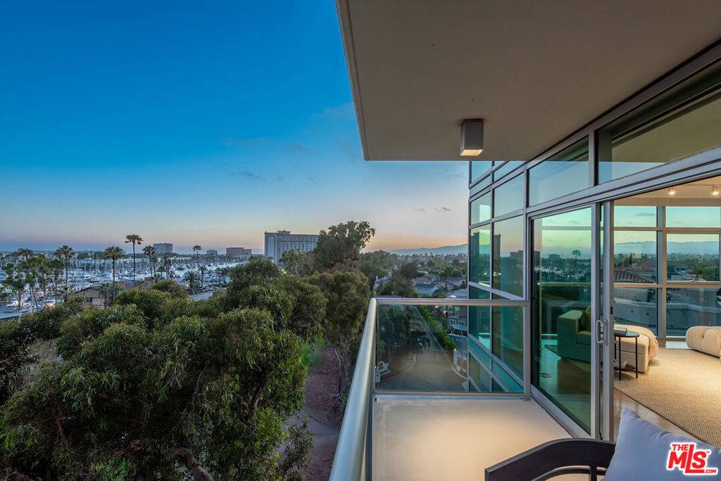 Marina Del Rey, CA 90292,13700 Marina Pointe DR #605