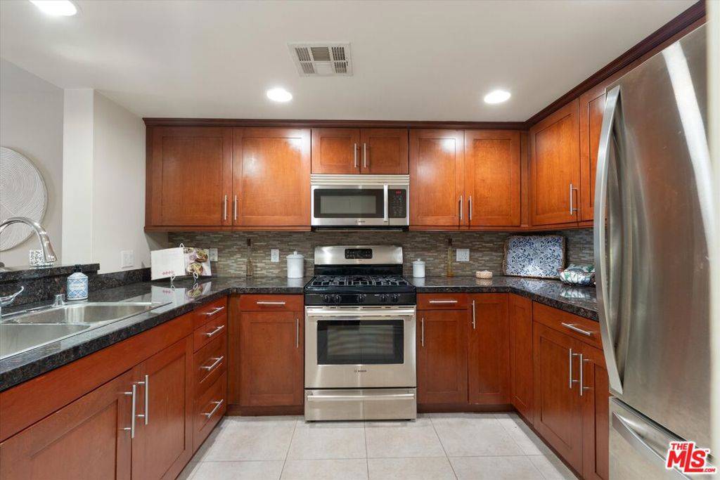 Los Angeles, CA 90045,7100 Alvern ST #317