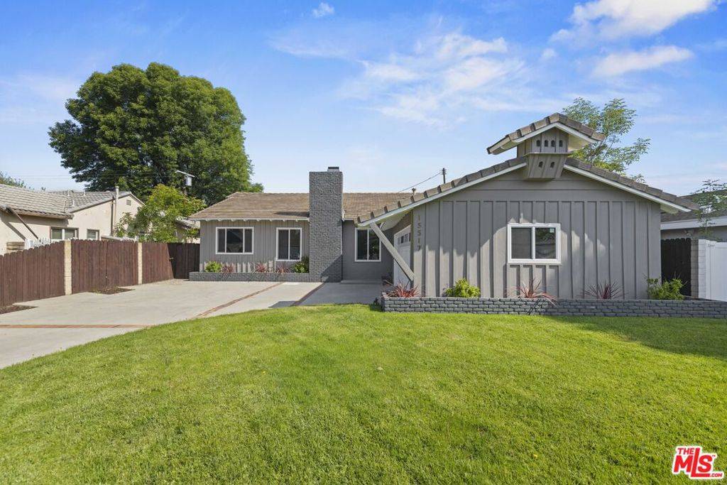 Van Nuys, CA 91406,15517 Hart ST