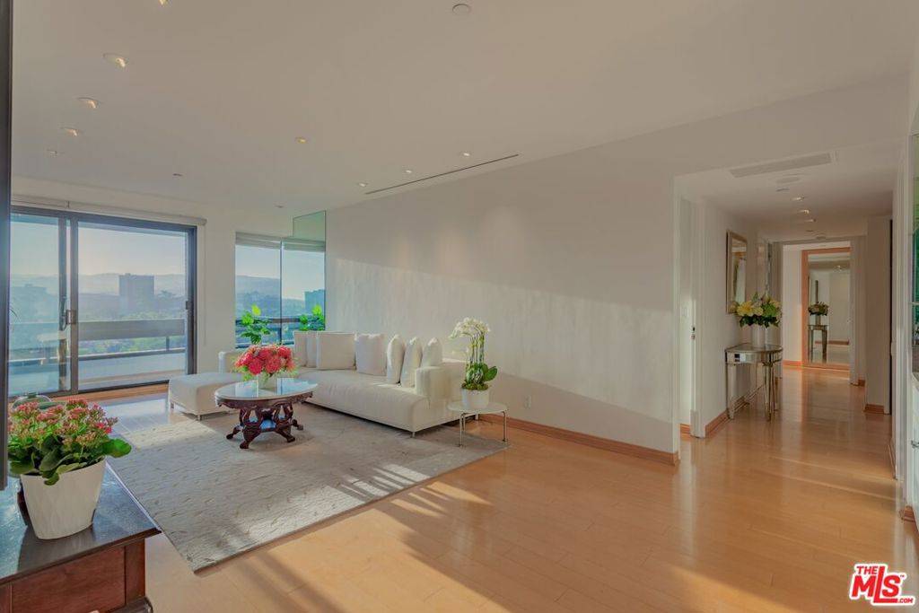 Los Angeles, CA 90024,10551 Wilshire BLVD #1703
