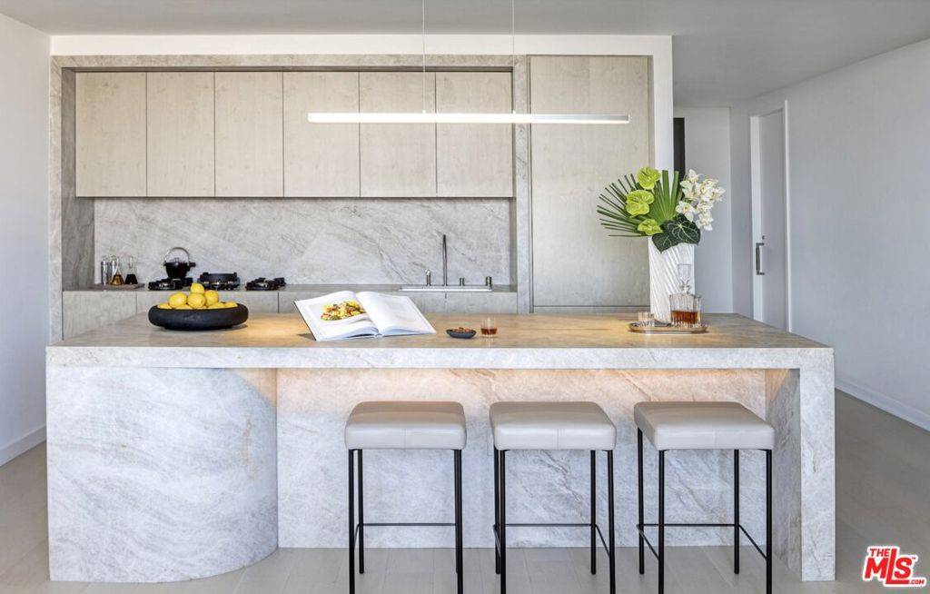 Beverly Hills, CA 90212,9200 Wilshire Blvd #304E